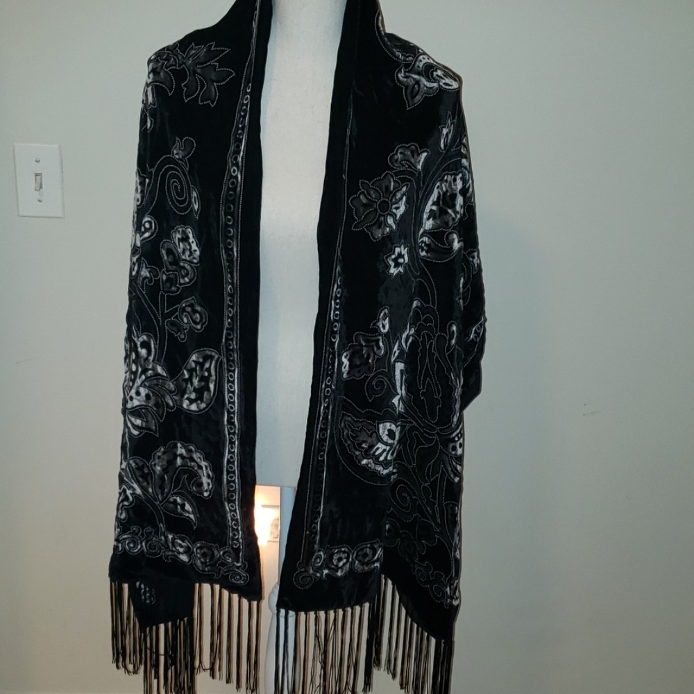 Black velvet shawl